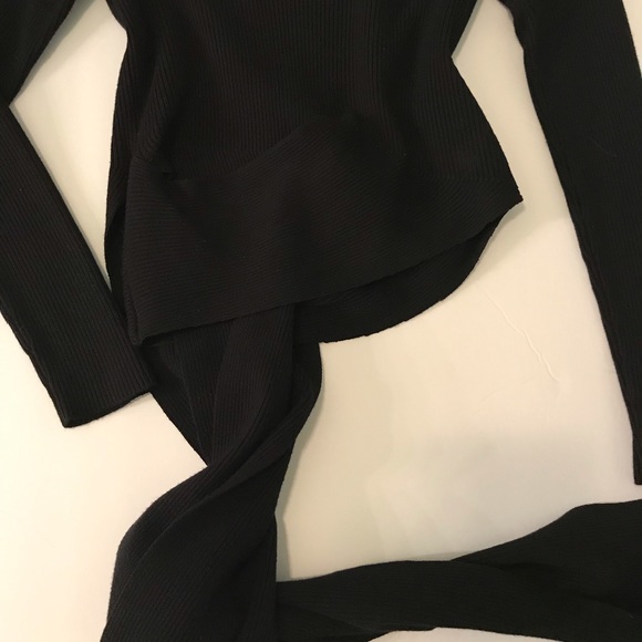 Zara black crop top long sleeve split thigh hem - Picture 5 of 8